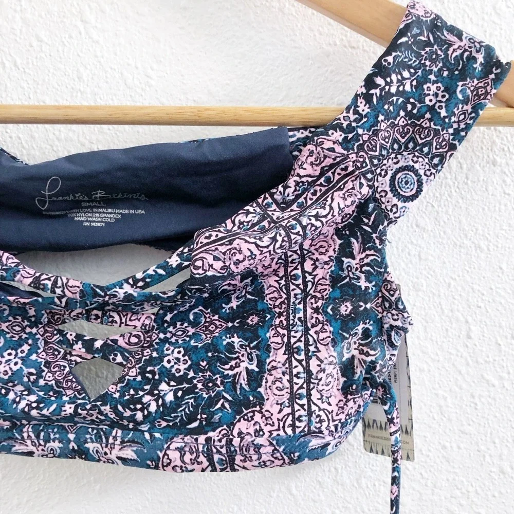 NWT FRANKIES BIKINIS Shiloh Top Small Size